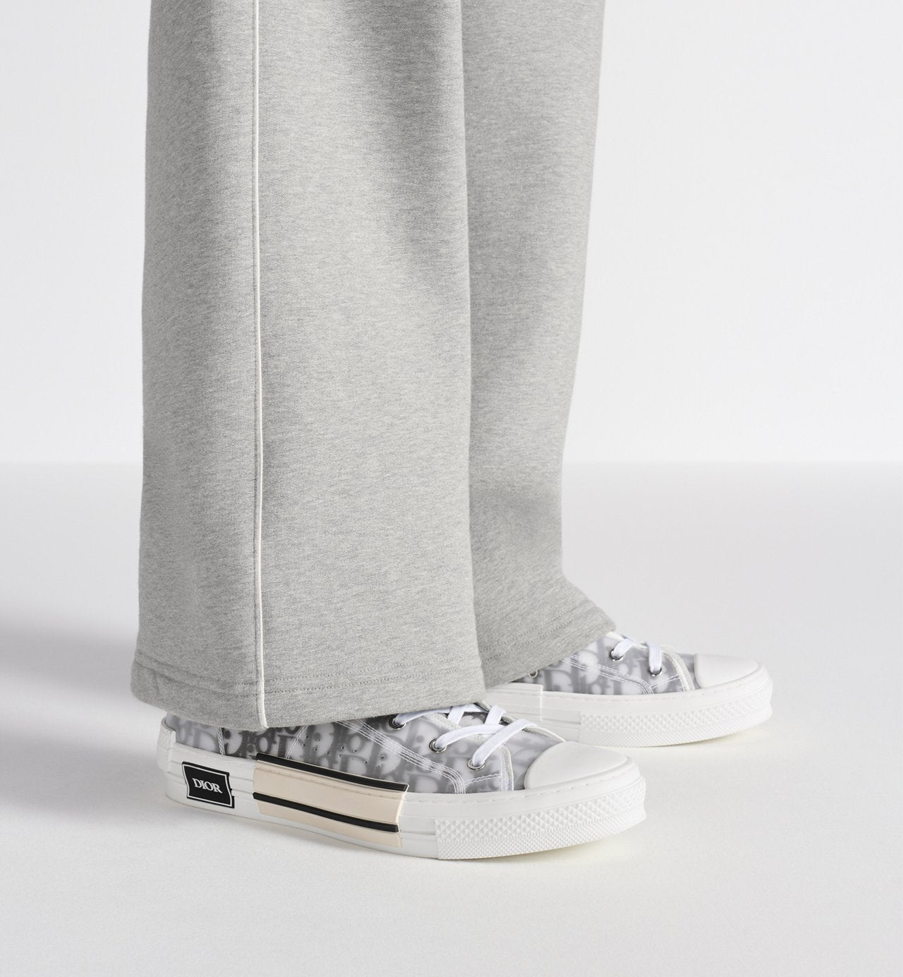 "B23" SNEAKER